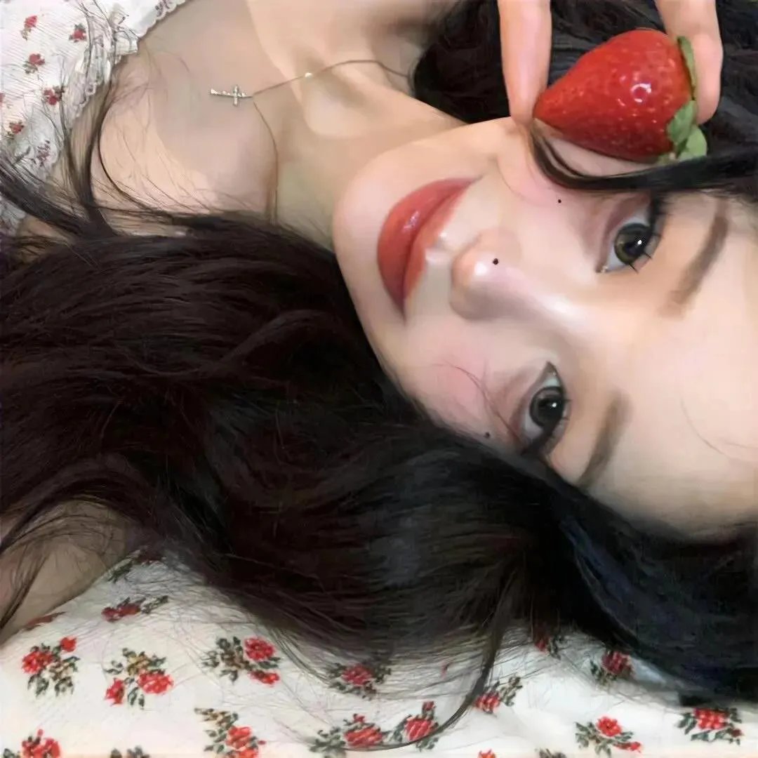 照片里的伴娘